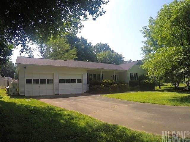 1st image of 1884 Woodridge Cir
