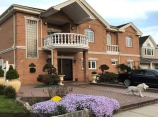31 Kingfisher Rd, Levittown, NY 11756