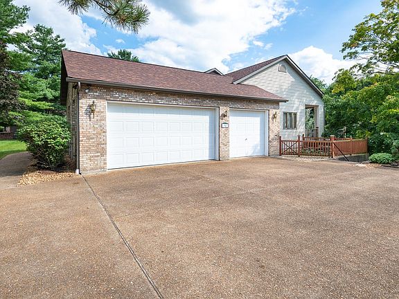 5th image of 34 Cheshire Dr