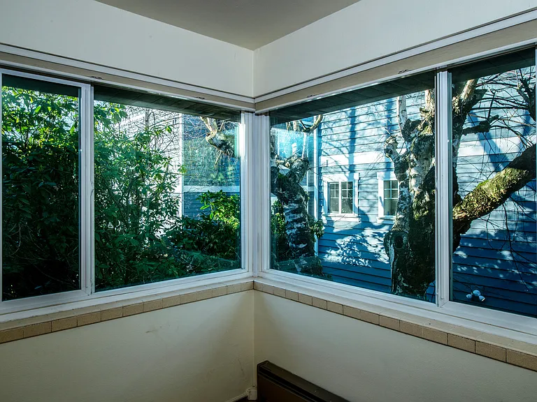 922 10th Ave E #7 — Photo 3