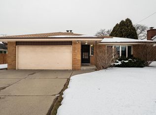 5869 S Trinthammer Ave, Cudahy, WI 53110