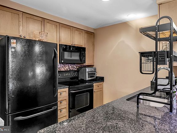 3rd image of 2001 15th St N APT 220