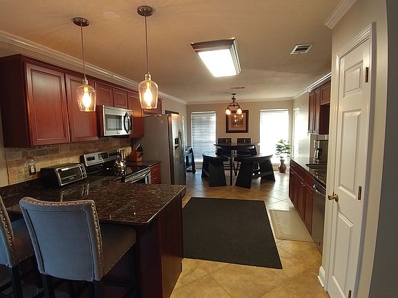 Kitchen w/bar & dining area