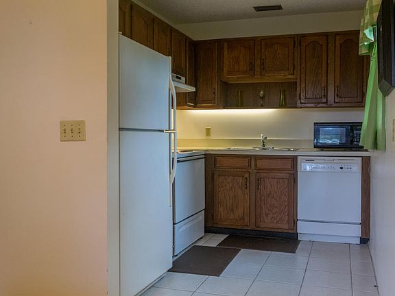 4th image of 31 Lake Vista Trl APT 105