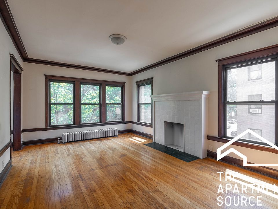 1st image of 2427 N Sawyer Ave #2E