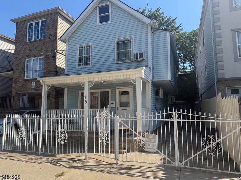 1st image of 423 Fulton St