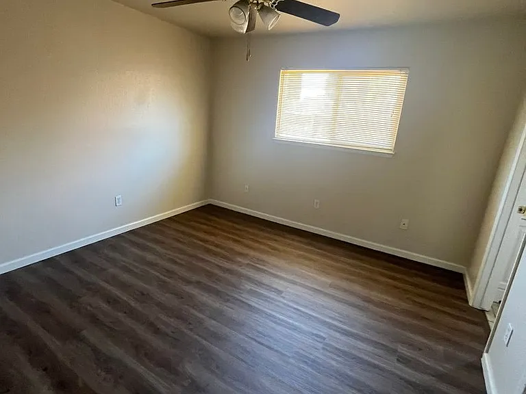 2805 Campbell Ln — Photo 10