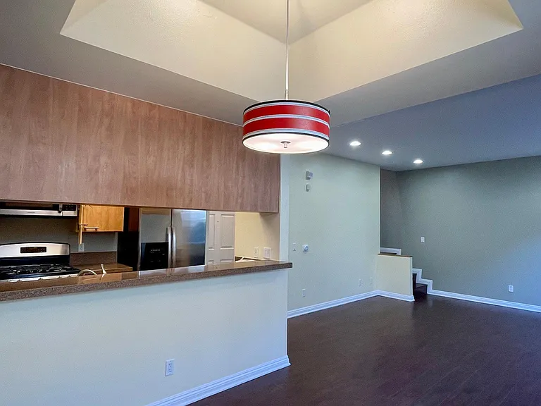 812 N Hudson Ave #105 — Photo 5