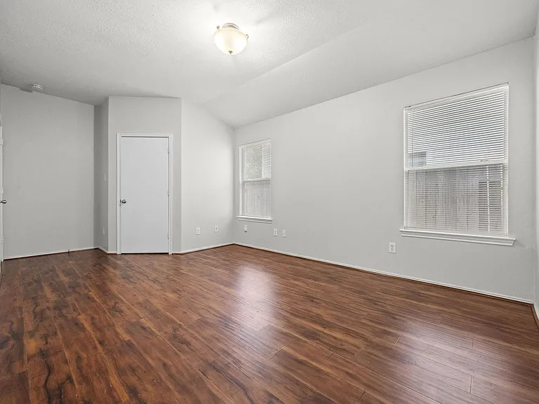 2746 Grahamwood Ln — Photo 15