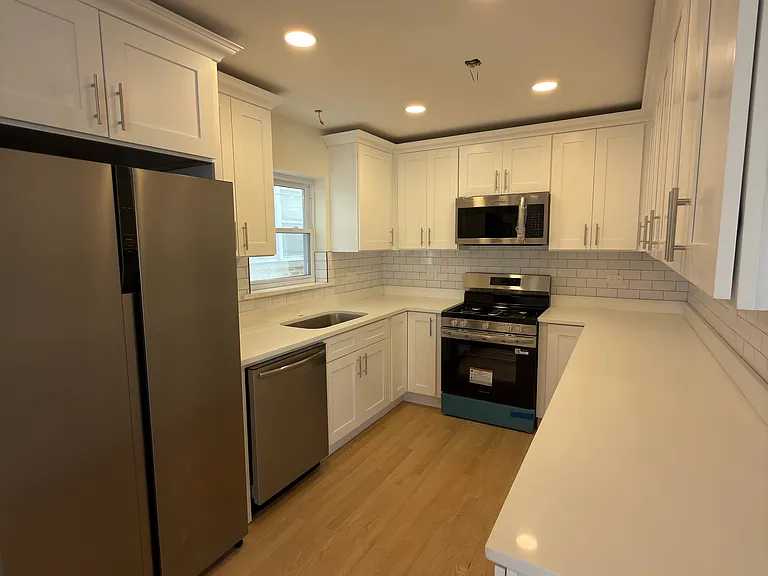 2706 N Melvina Ave #1 — Photo 6