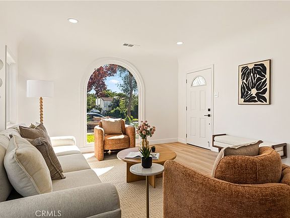 4th image of 2901 Front St