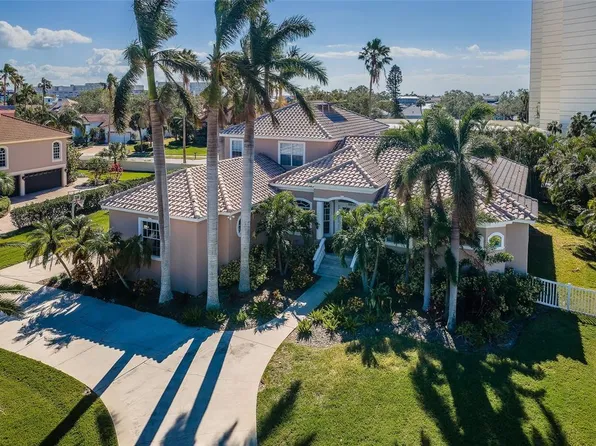 5944 Bay Dr S, Gulfport, FL 33707