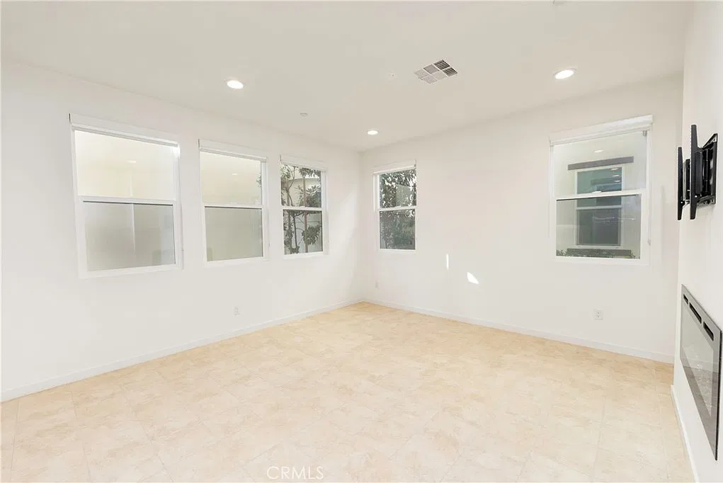 4 bed, 1543 sqft, $3,600 — Photo 3