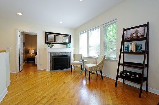 2nd image of 2654 W Ainslie St Unit 1