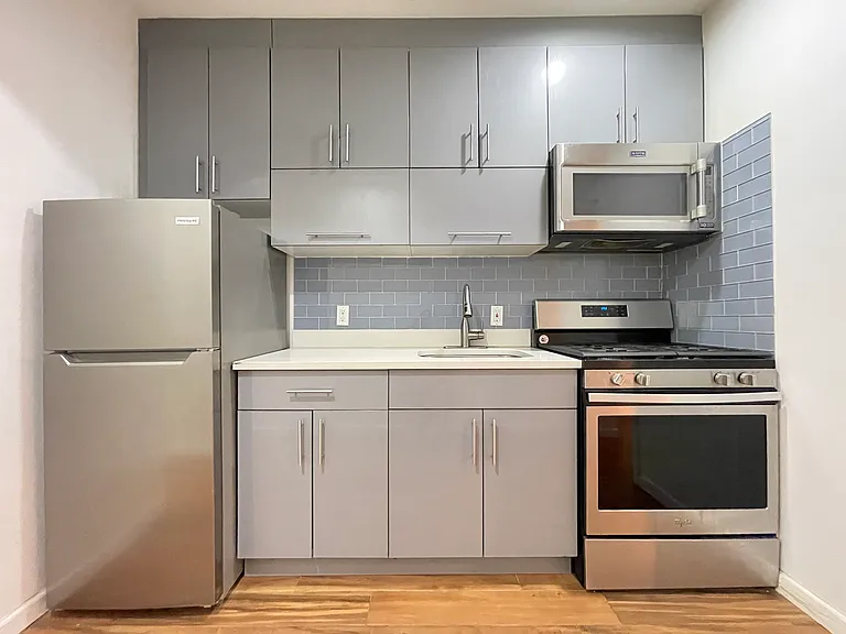 739 Franklin Ave #2 — Photo 11