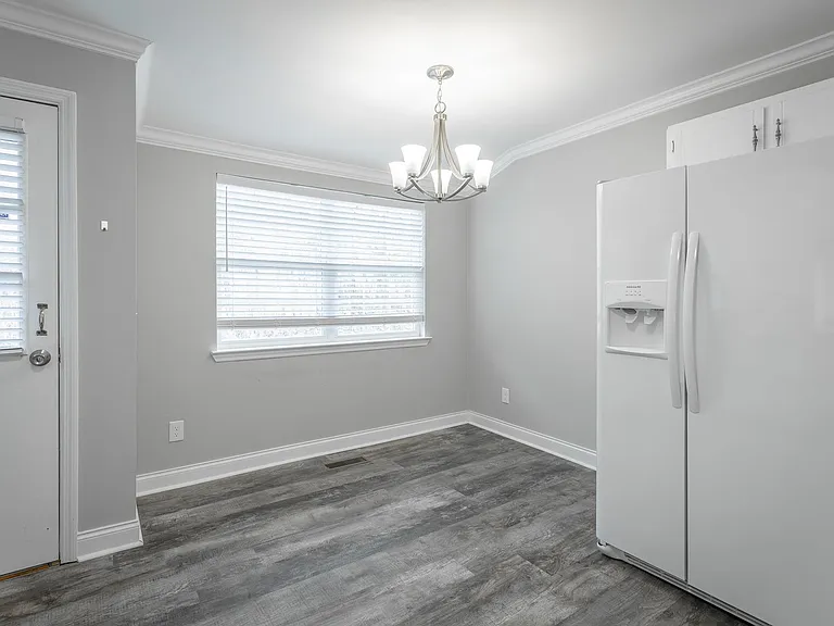 8214 Holly Crest Dr — Photo 34