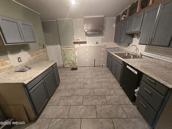 5th image of 1004 Louisa St