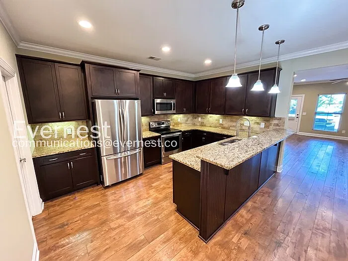 3 bed, 2.5 bath, 1892 sqft, $1,795 — Photo 4