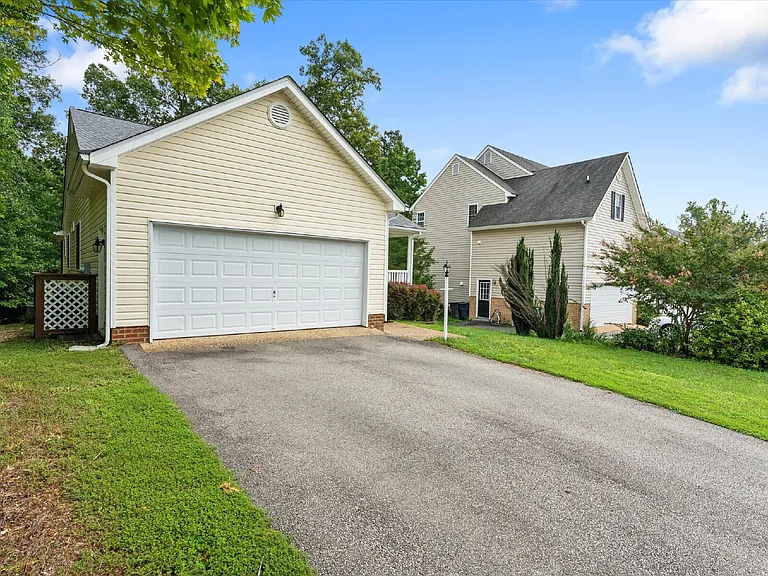 5701 Hereld Green Dr — Photo 3