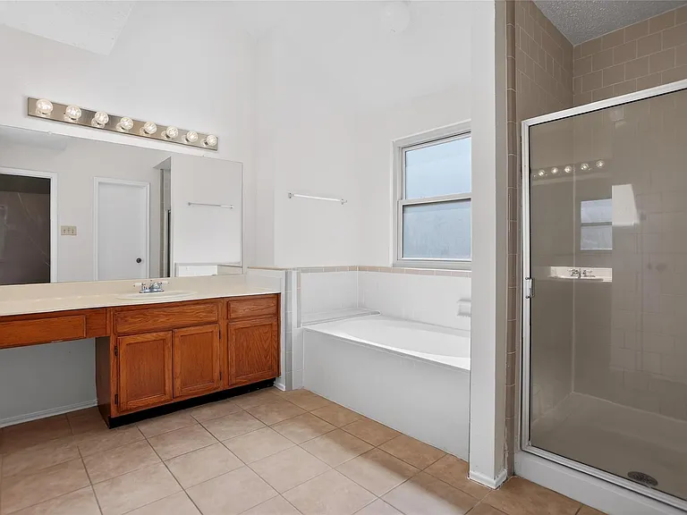 1211 Berrystone Trl — Photo 11