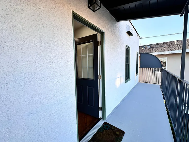 242 1/2 Coronado Ave — Photo 29
