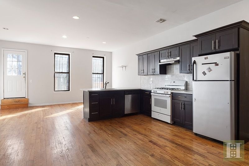 2nd image of 240 Eldert St