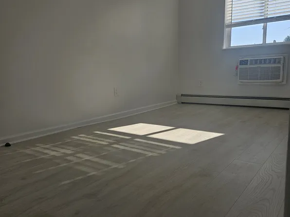 33-27 13th Street image 2 of 8