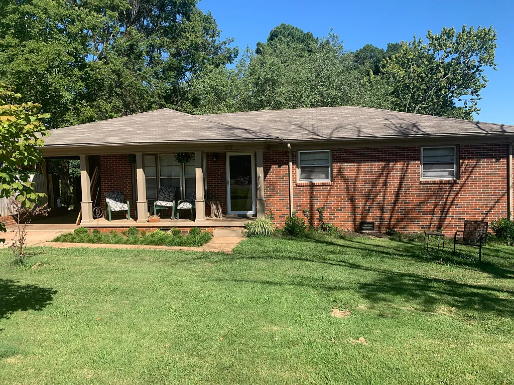3 bed, 1291 sqft, $1,600 — Photo 1