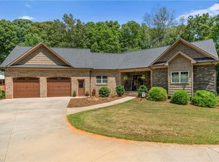 526 N Main St, King, NC 27021