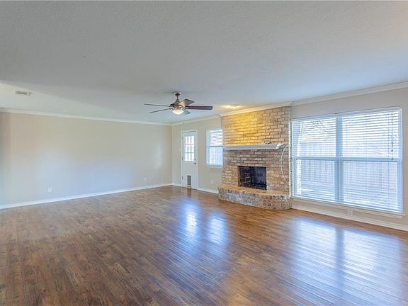 5th image of 1700 Hillcrest Dr