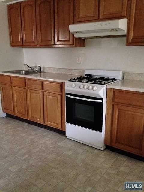2nd image of 237-239 Warren St