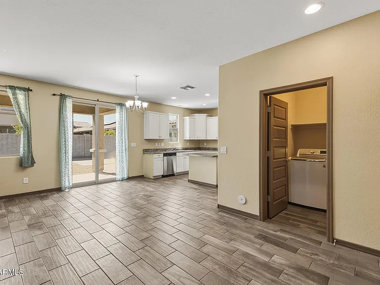 7422 S 28th Pl — Photo 11