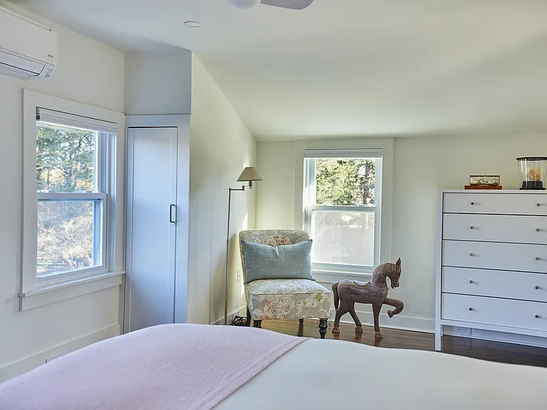 202 Pantigo Rd — Photo 23