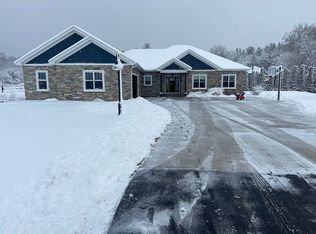 320 Cypress Point, North Prairie, WI 53153