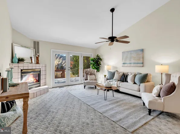6004 Bridgepointe Dr, Chester, MD 21619