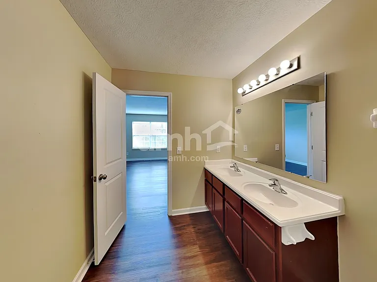 575 Virginia St — Photo 11