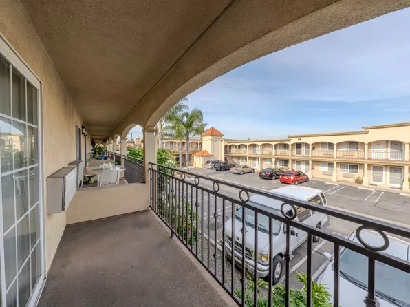 2072 Newport Blvd, Costa Mesa, CA