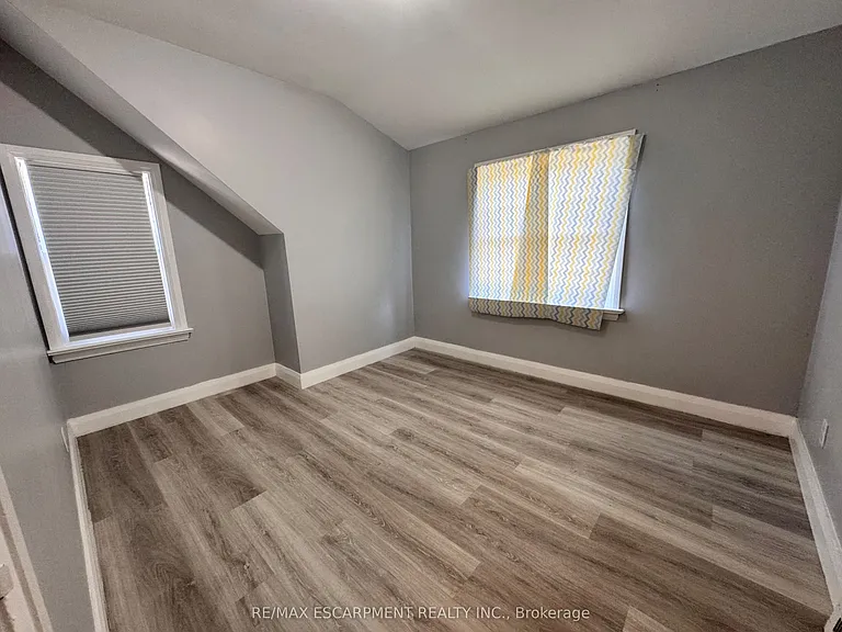 46 Plains Rd E #UPPER — Photo 14
