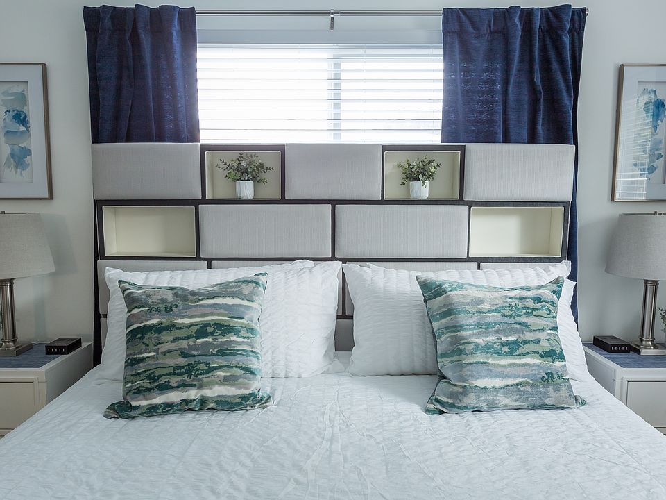 Main bedroom - Cal King Bed
