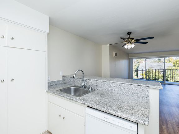 5th image of 888 Vermont St #303