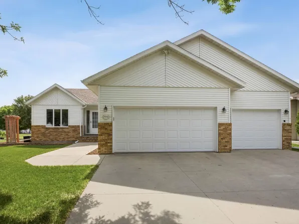 2901 32nd St S, Fargo, ND 58103