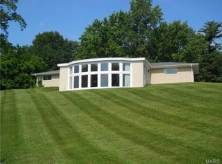 7 Lochhaven Ln, Ballwin, MO 63021