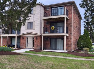 600 W 65th St APT 5, Westmont, IL 60559