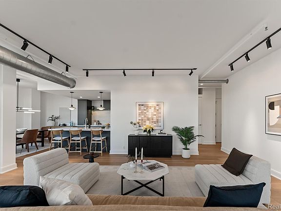 3rd image of 2051 Villa Rd Unit 401