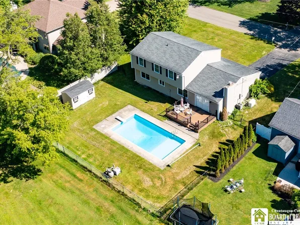 32 University Park, Fredonia, NY 14063
