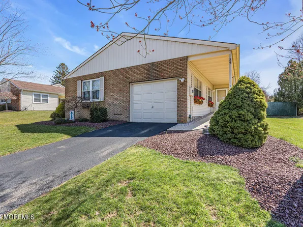 29 Suffolk Way, Marlboro, NJ 07746