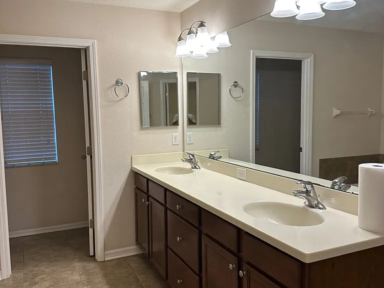 16008 Loneoak View Dr — Photo 12