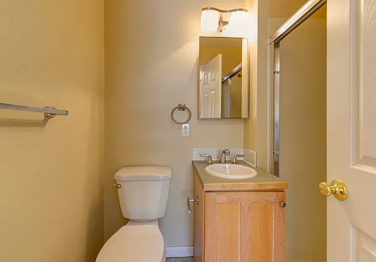 1503-1513 20th Street Bathroom