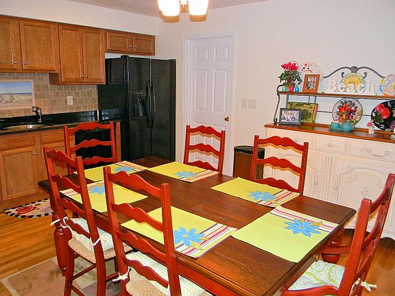 5th image of 170 E Grand Ave APT 3