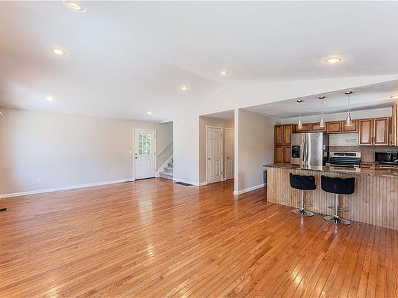 4th image of 1015 Atwood Ave